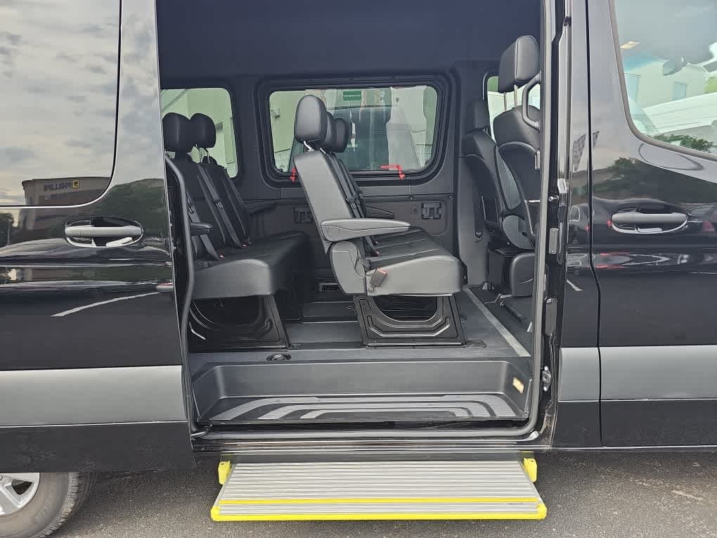 Used 2025 Jet Black Mercedes-Benz  image 9