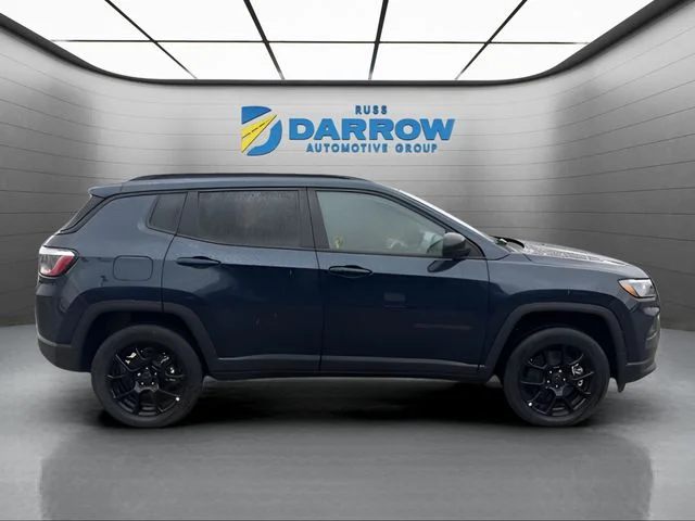 New 2026 Fathom Blue Pearl-Coat Exterior Paint Jeep Latitude image 6