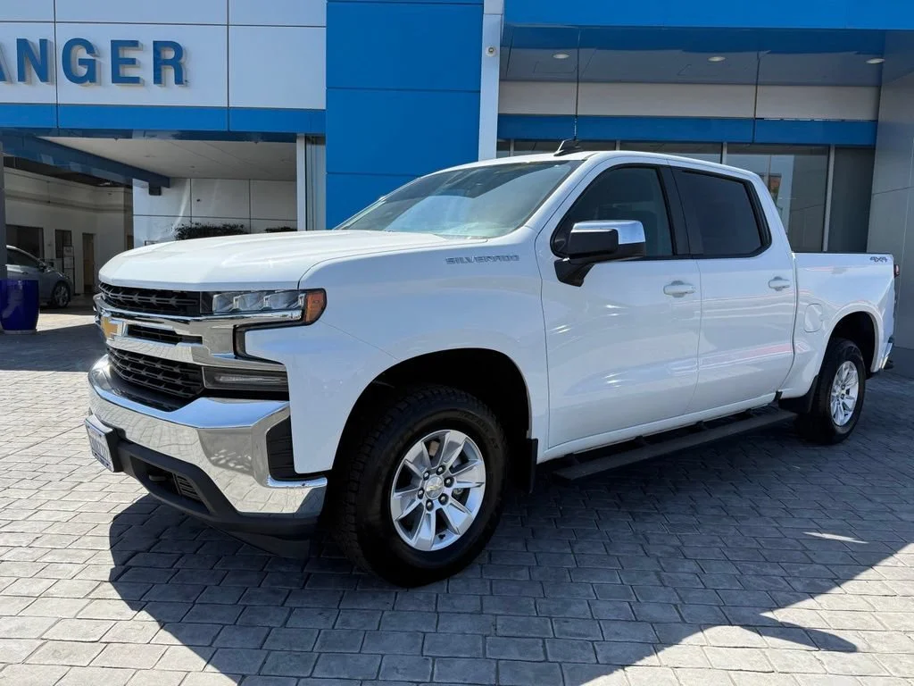 Used 2020 SUMMIT WHITE Chevrolet LT image 4