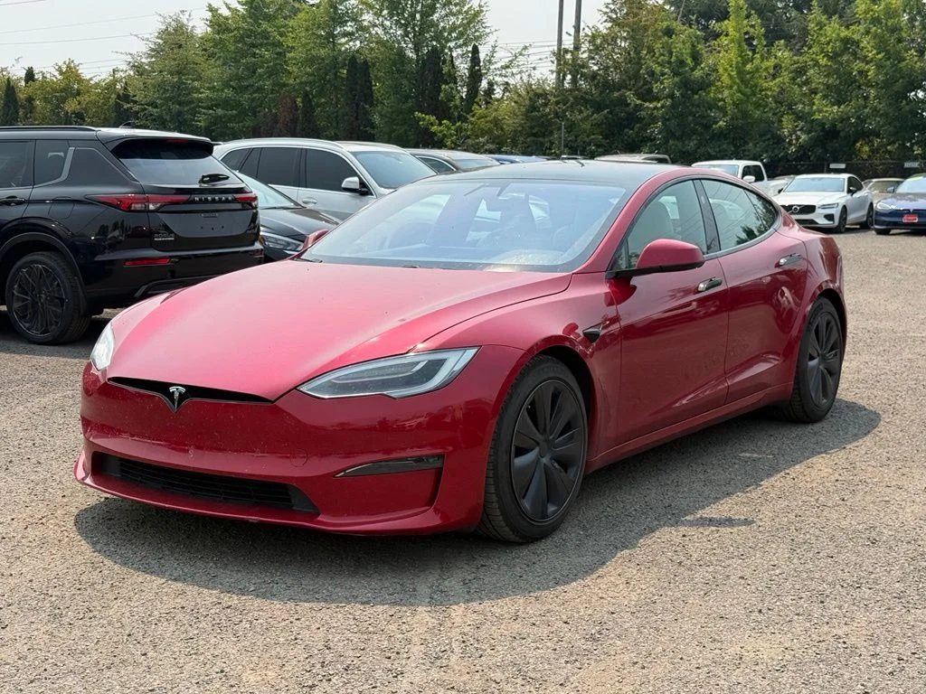 Used 2022  Tesla Base image 2