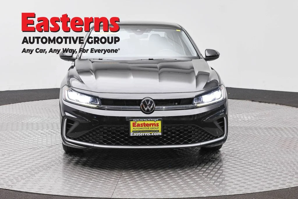 Used 2025 Black Volkswagen 1.5T SE image 2