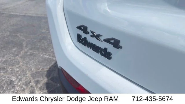 New 2026 White Jeep Latitude image 13