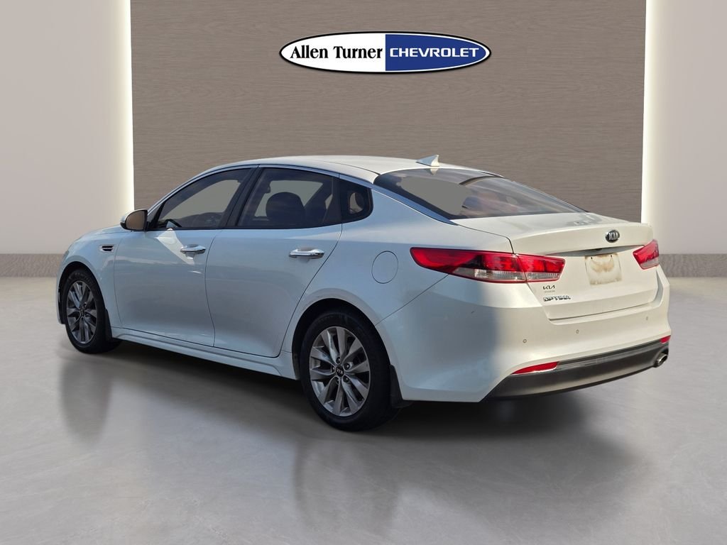 Used 2018 White Kia LX image 8