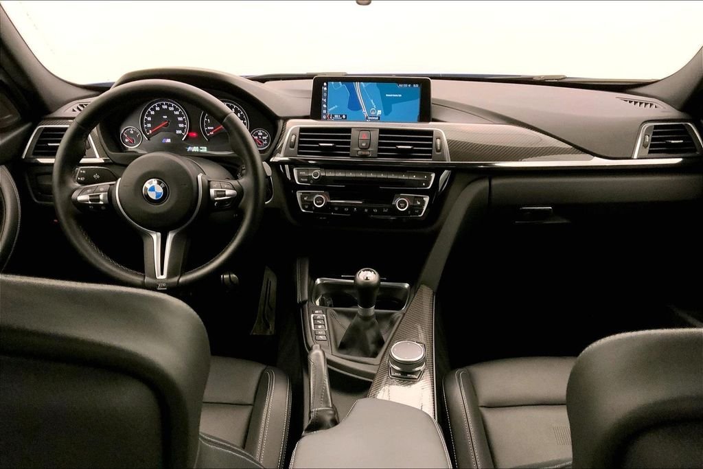 Used 2018 Yas Marina Blue Metallic BMW  image 16