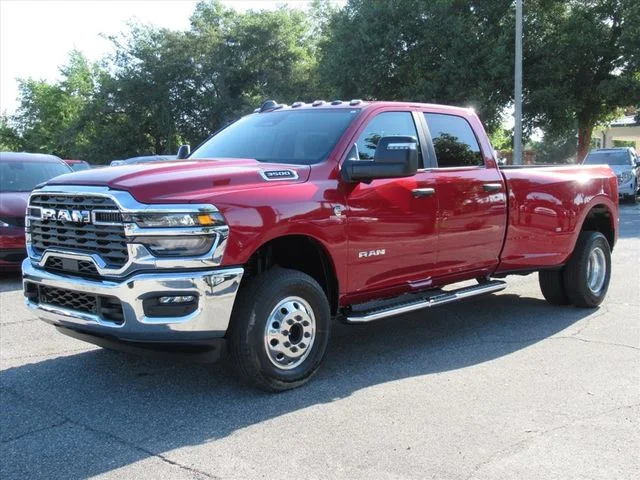 New 2026 Molten Red Pearl-Coat Exterior Paint RAM Big Horn image 3