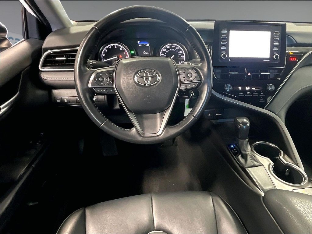 Used 2021 White Toyota SE image 17