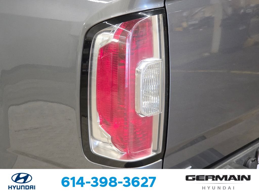 Used 2021 Gray GMC AT4 w/Leather image 16