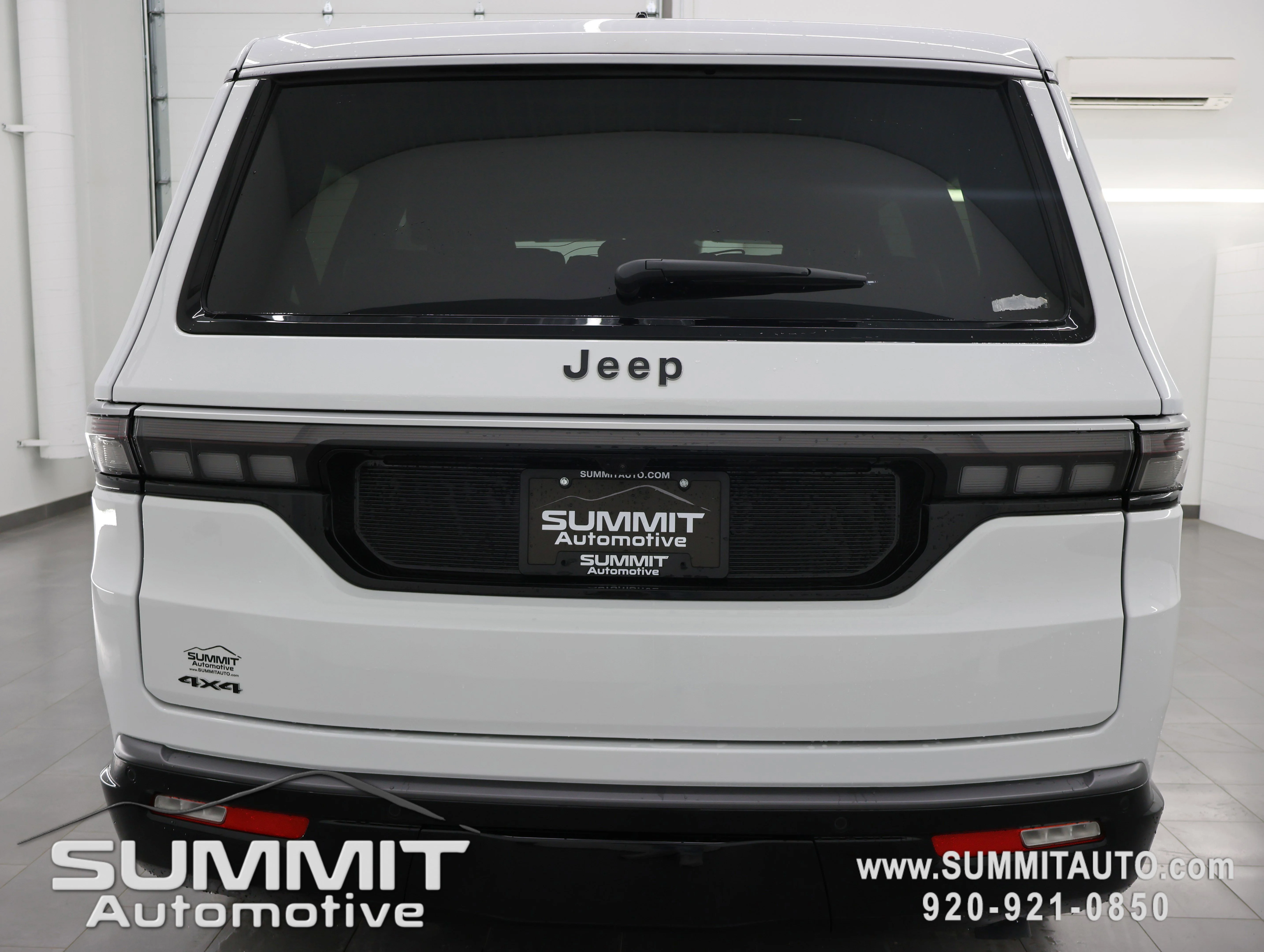 New 2026 Bright White Clear-Coat Exterior Paint Jeep  image 26