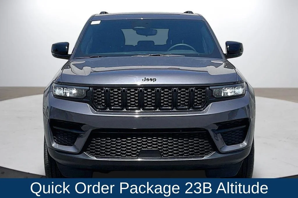 Used 2023 Gray Jeep Altitude 4x4 image 3