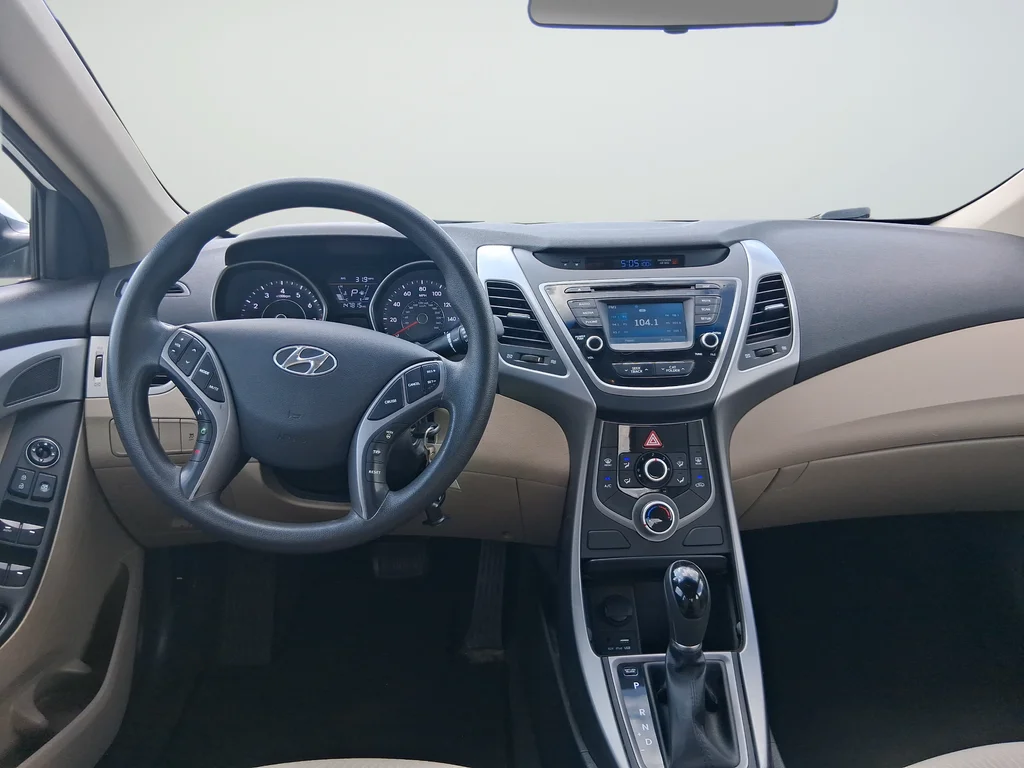 Used 2015 White Hyundai SE image 9