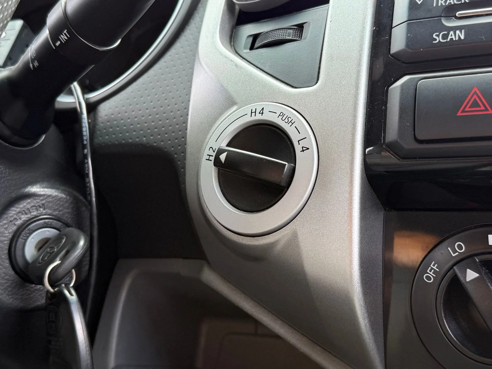 Used 2012 White Toyota Base image 23