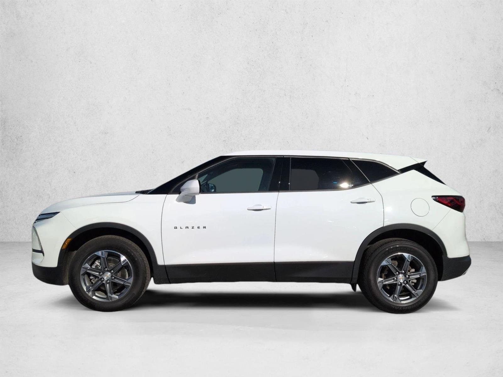 Used 2025 Summit White Chevrolet LT image 9
