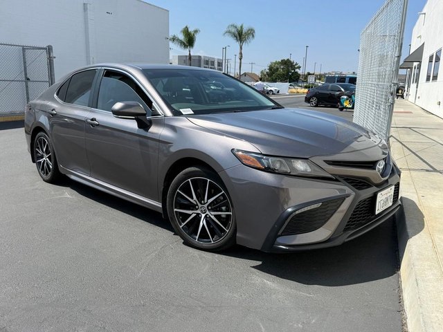 2024 Toyota Camry Hybrid SE