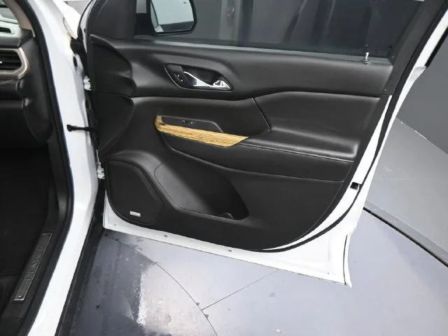 Used 2018 White GMC Denali image 13