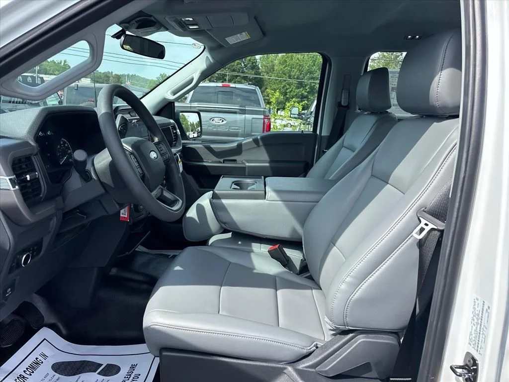 New 2026 Oxford White Ford XL image 24