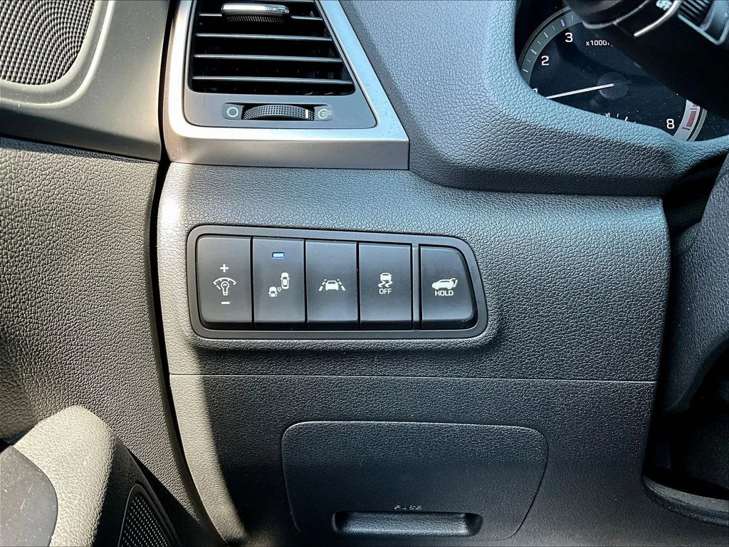 Used 2018 Silver Hyundai Limited image 15