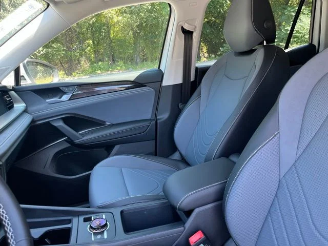 New 2026 White/off-white Volkswagen 2.0T SE image 10