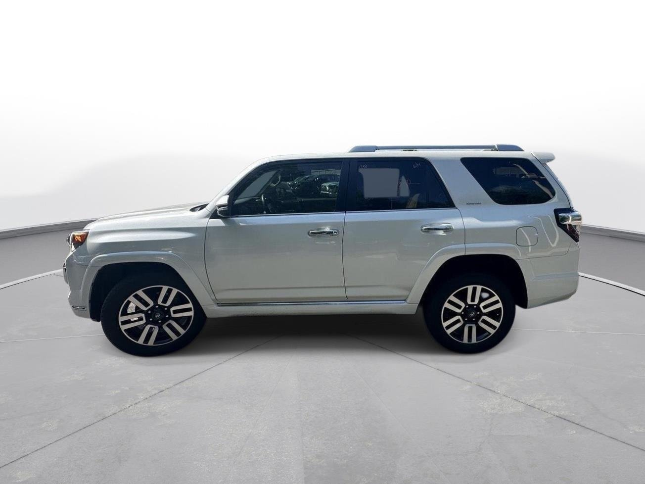 Used 2022 Blizzard Pearl Toyota Limited image 9