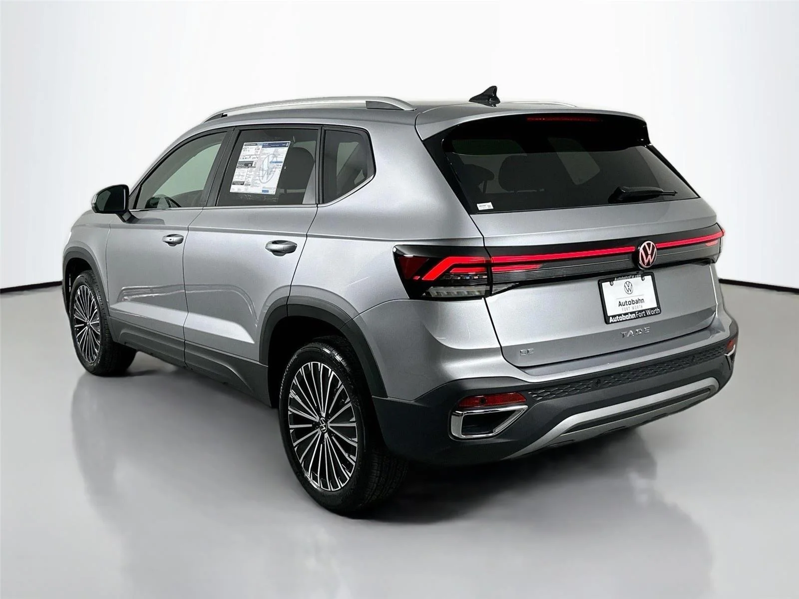 2025 Volkswagen Taos SE - Photo 7