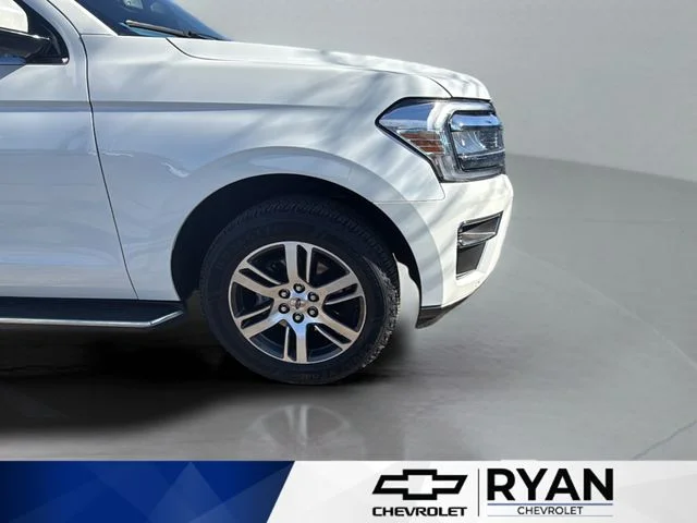Used 2023 White Ford Limited image 12