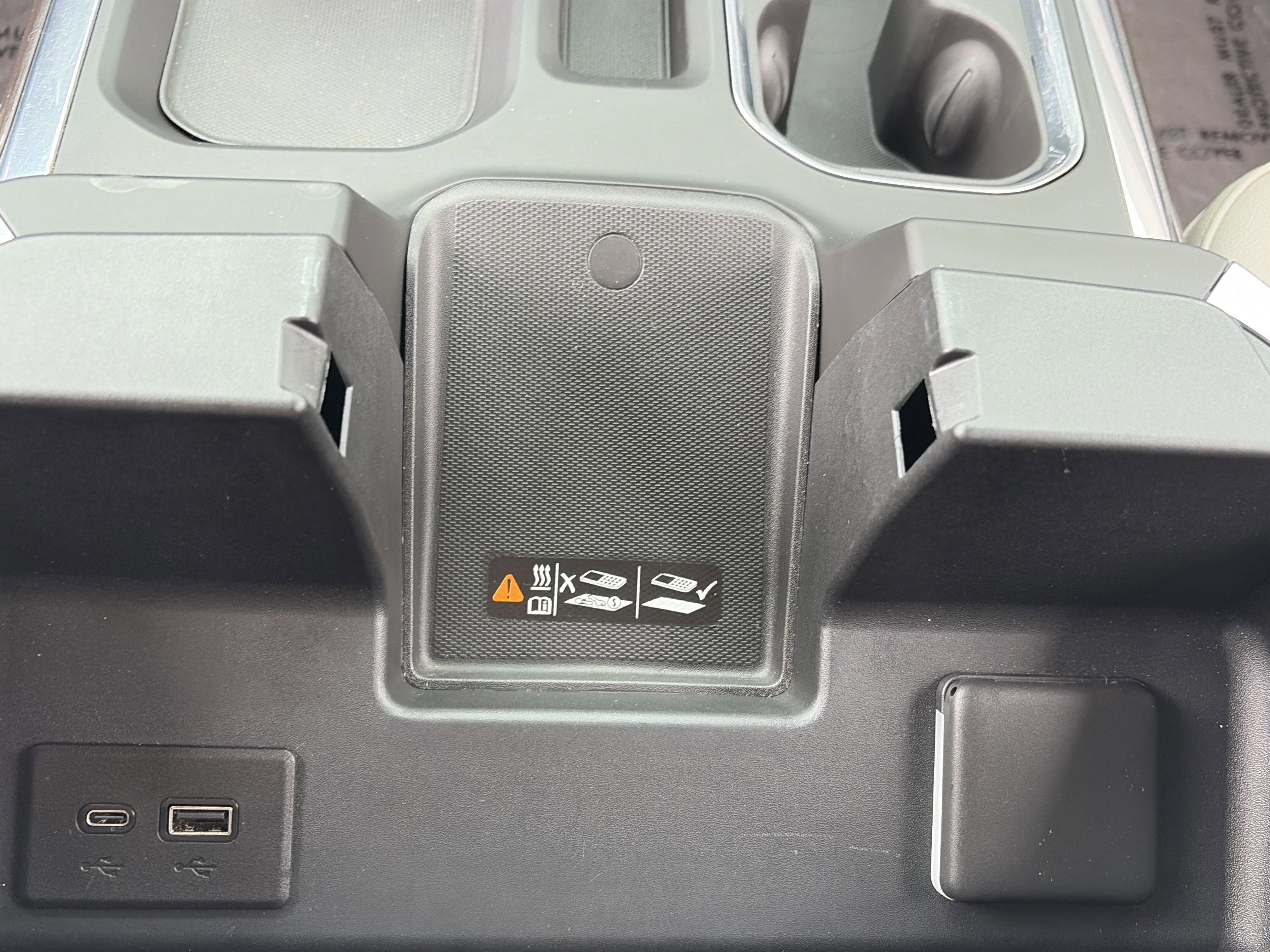 2024 GMC Sierra 1500 SLT - Photo 11