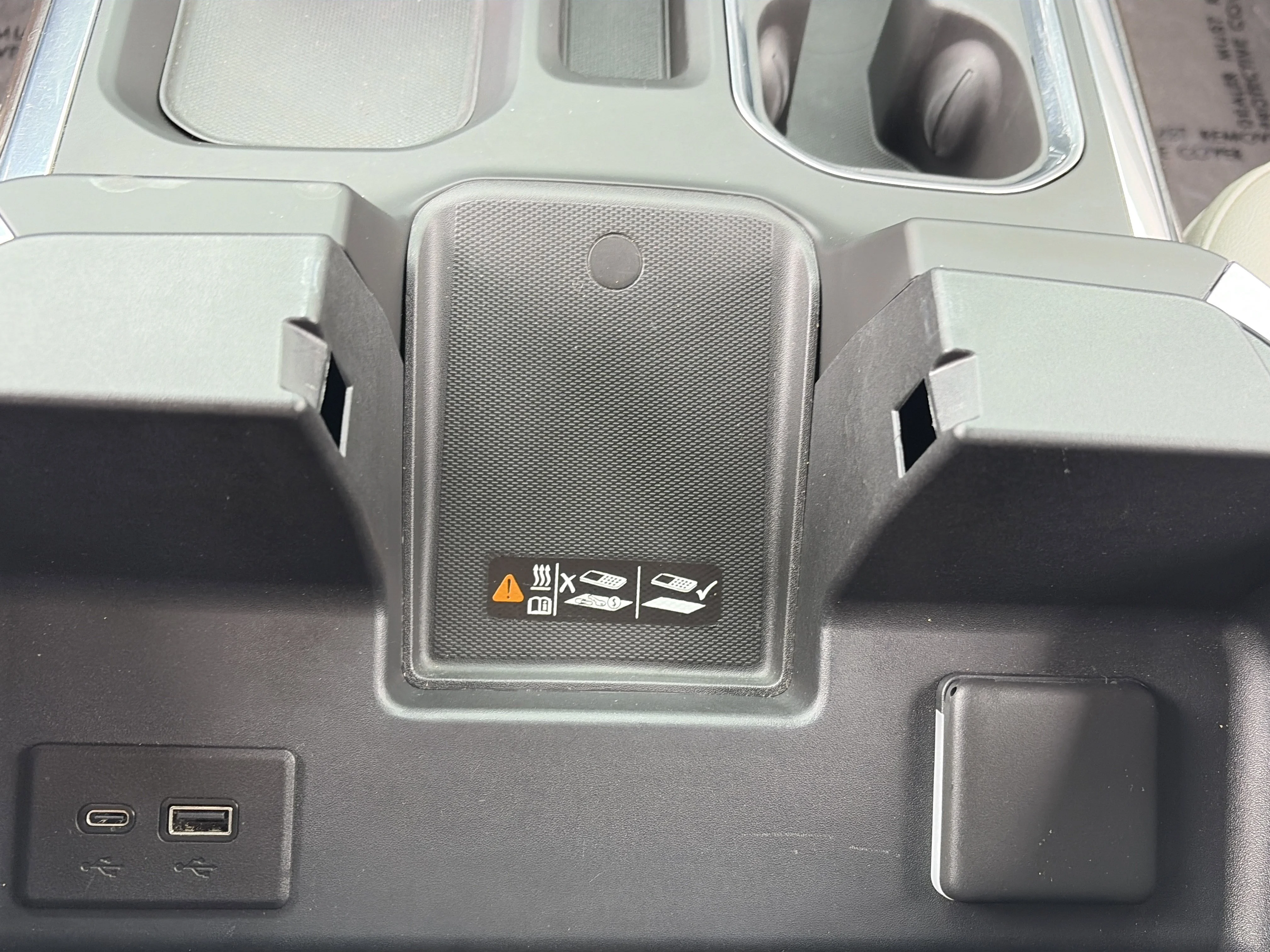 2024 GMC Sierra 1500 SLT - Photo 11