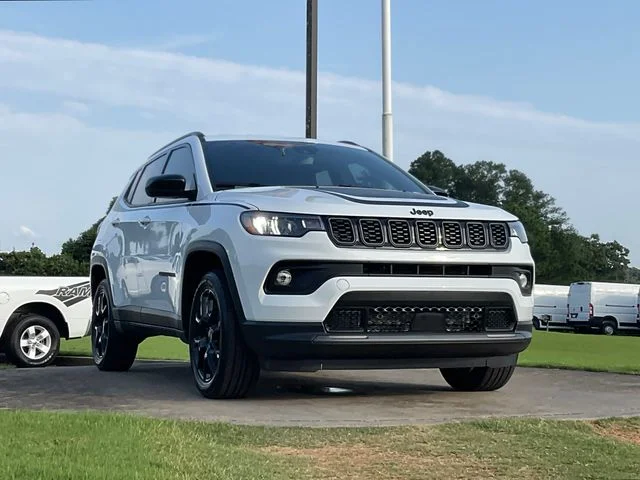 New 2026 Bright White Clearcoat Jeep Latitude image 1