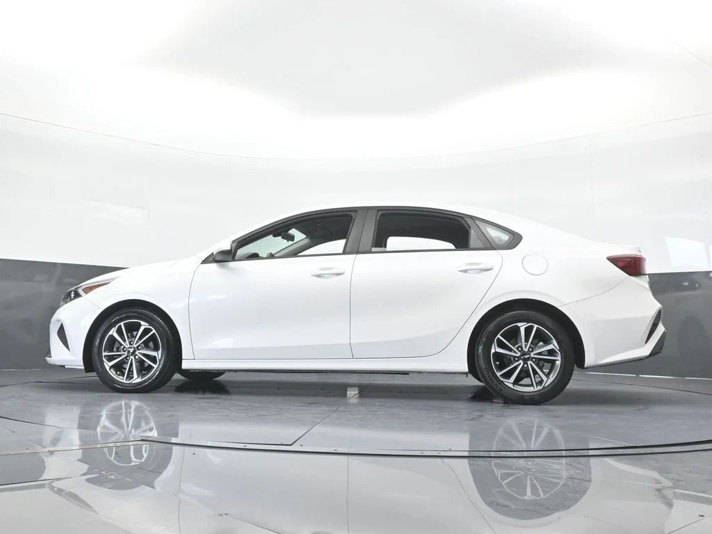 Used 2023 Snow White Pearl Kia LXS image 50