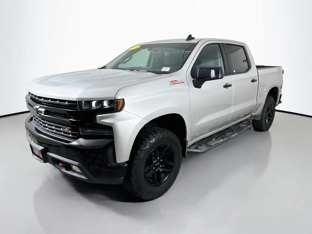 Used 2019 SILVER ICE METALLIC Chevrolet LT Trail Boss image 3