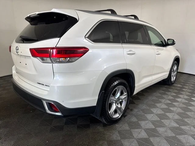 Certified Used 2019 Blizzard Pearl Toyota Limited image 3