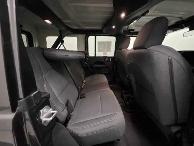 2025 Jeep Wrangler 4-Door Sahara - Photo 26