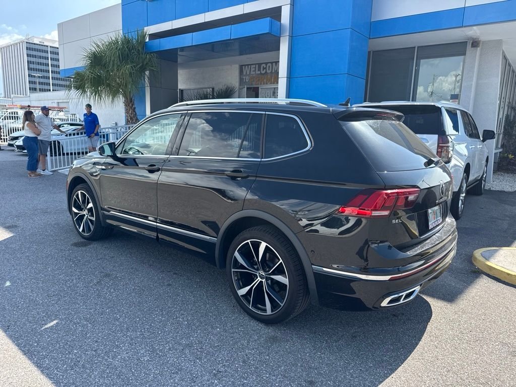 Used 2022  Volkswagen 2.0T SEL R-Line image 3