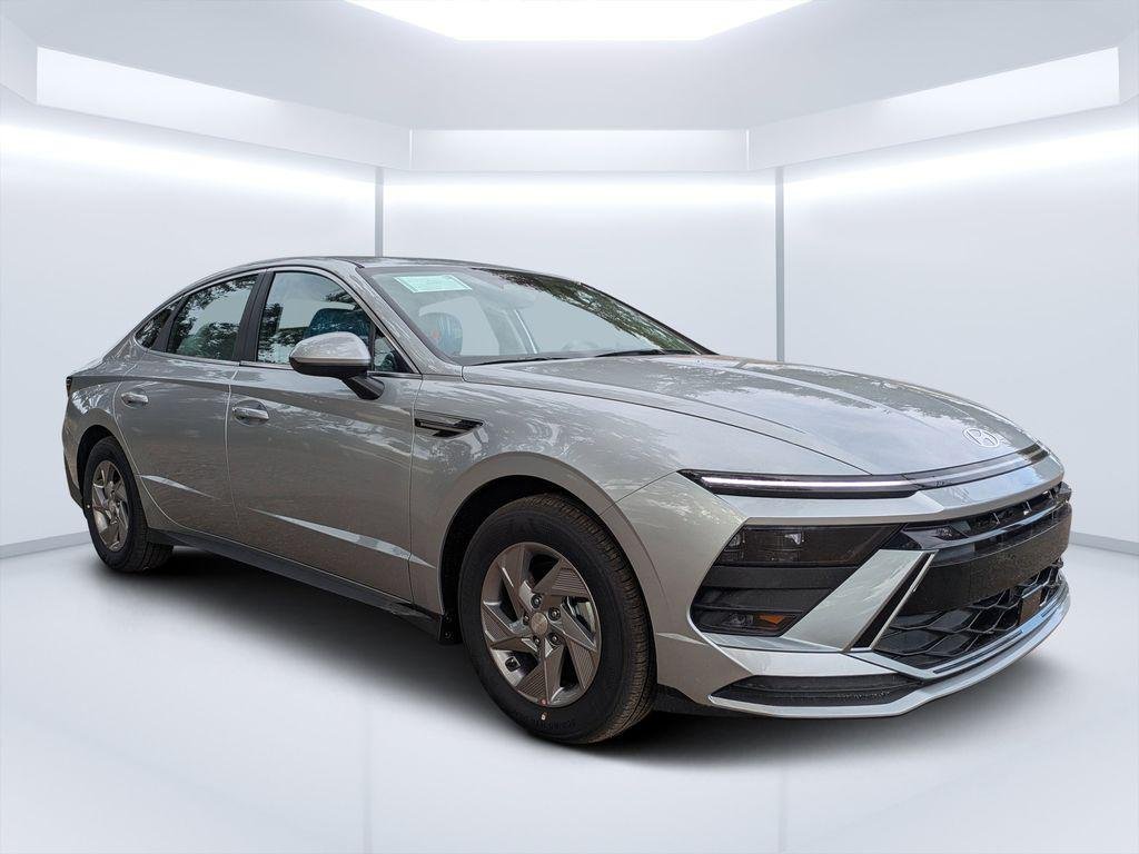 New 2026 Silver Hyundai SE image 1