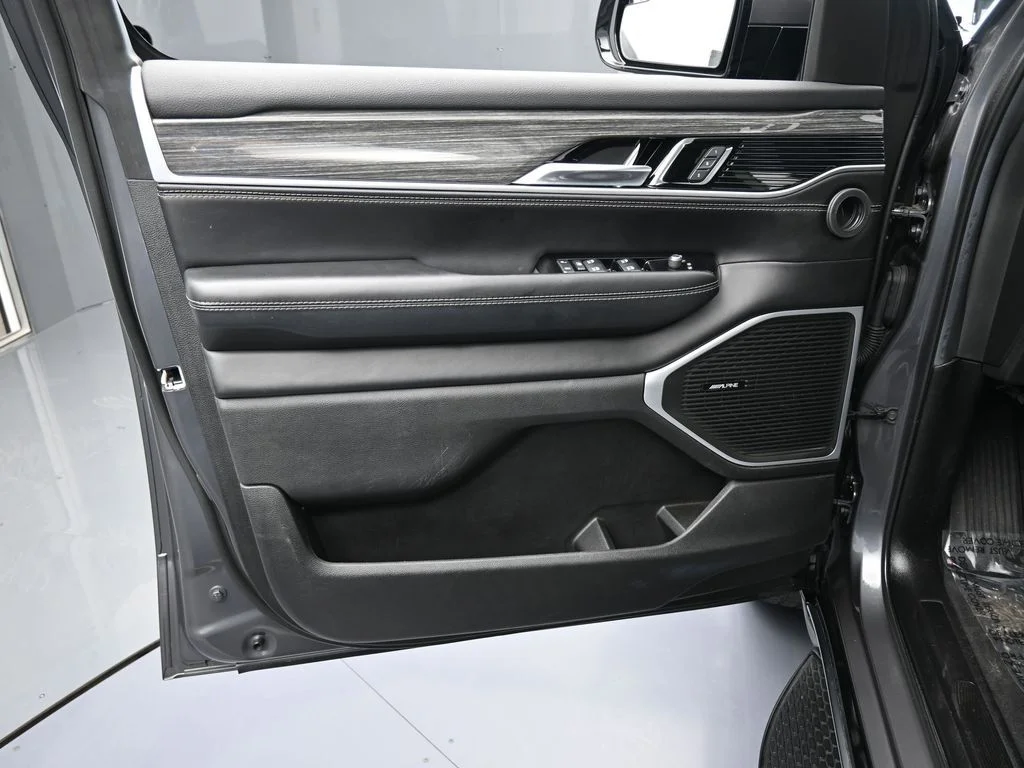 2022 Jeep Wagoneer Series II - Photo 12
