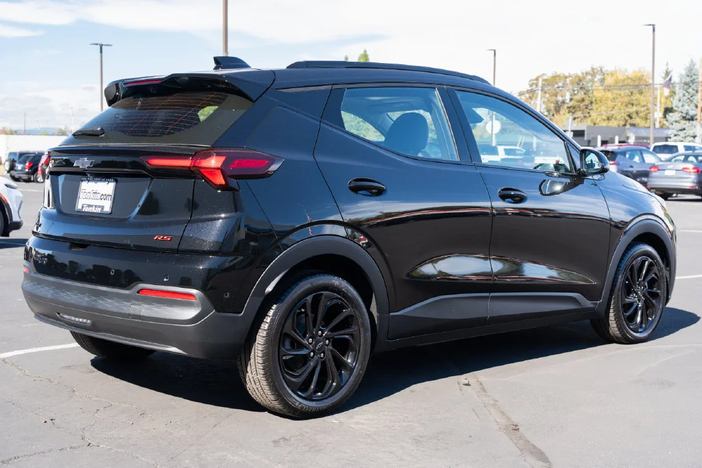 2027 Chevrolet Bolt RS - Photo 6