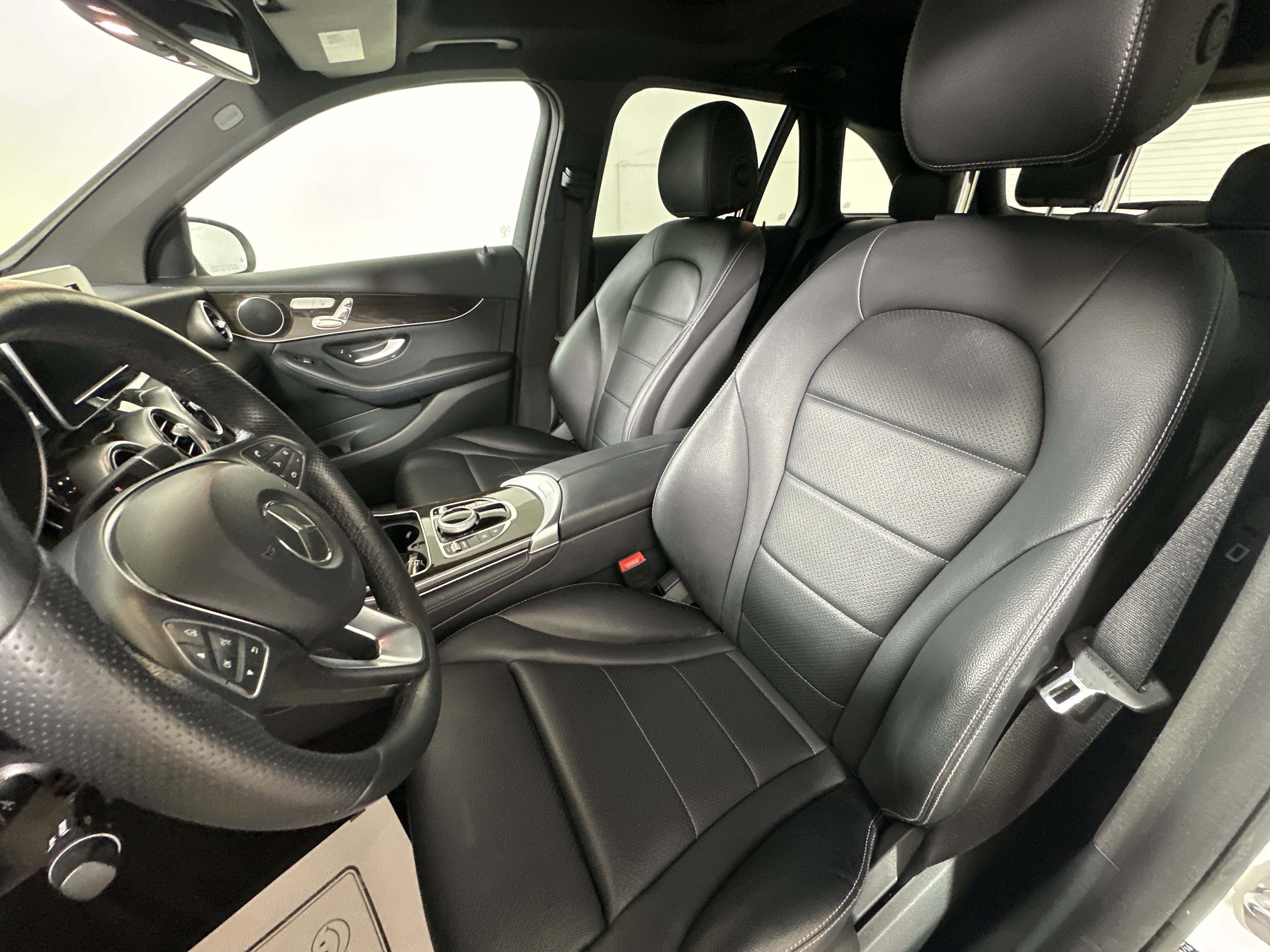 Used 2017 Polar White Mercedes-Benz GLC 300 image 9