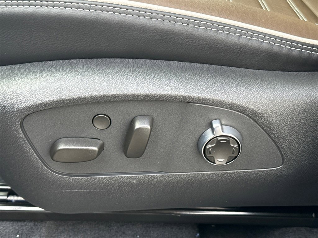 2026 GMC ACADIA - Image 16