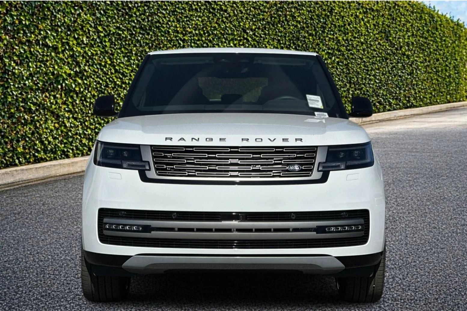 New 2026 Fuji White Land Rover SE image 9