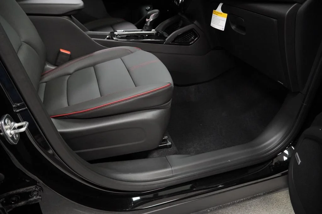New 2026 Mosaic Black Metallic Chevrolet RS image 32