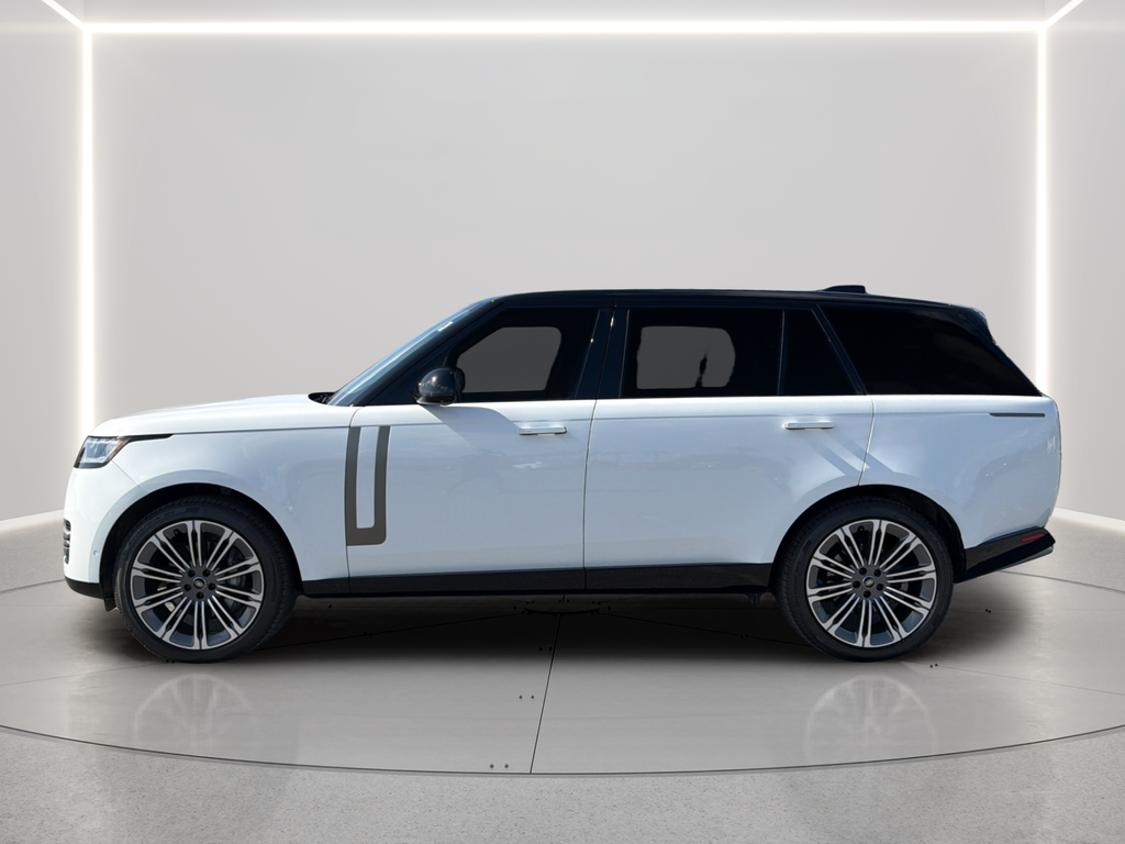 Used 2025 White Land Rover SE image 13