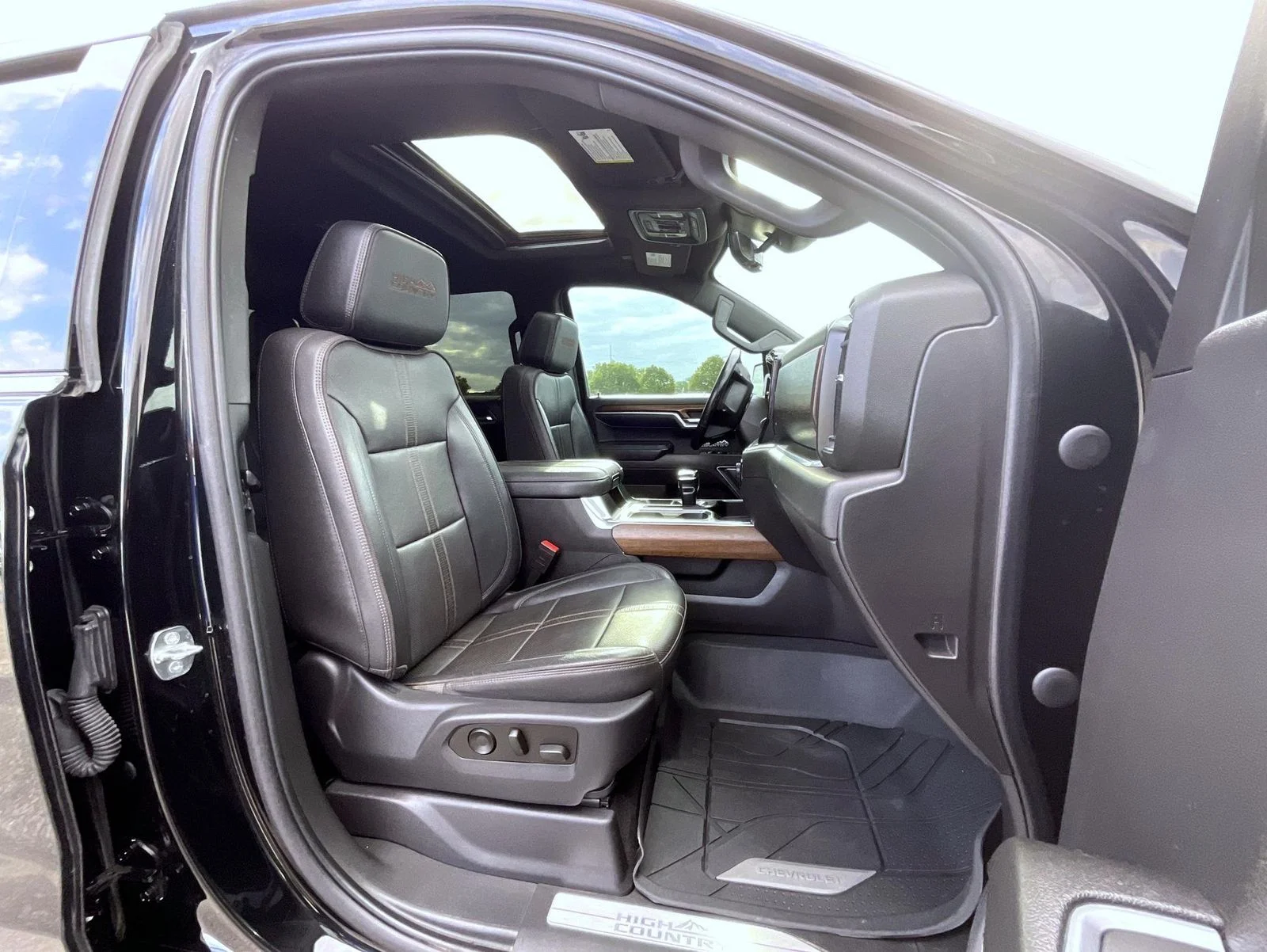 Used 2023 Black Chevrolet High Country image 15