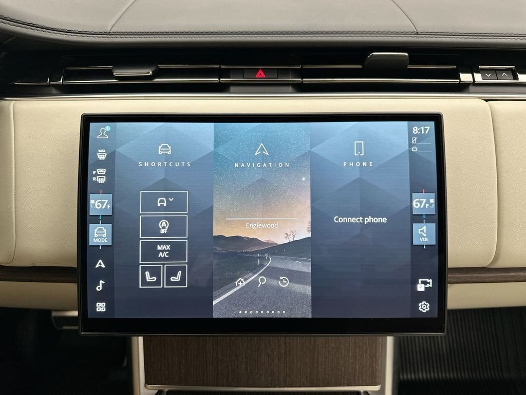 Used 2025  Land Rover SE image 26
