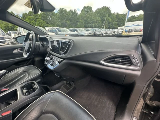 Used 2018 Black Chrysler Limited image 32