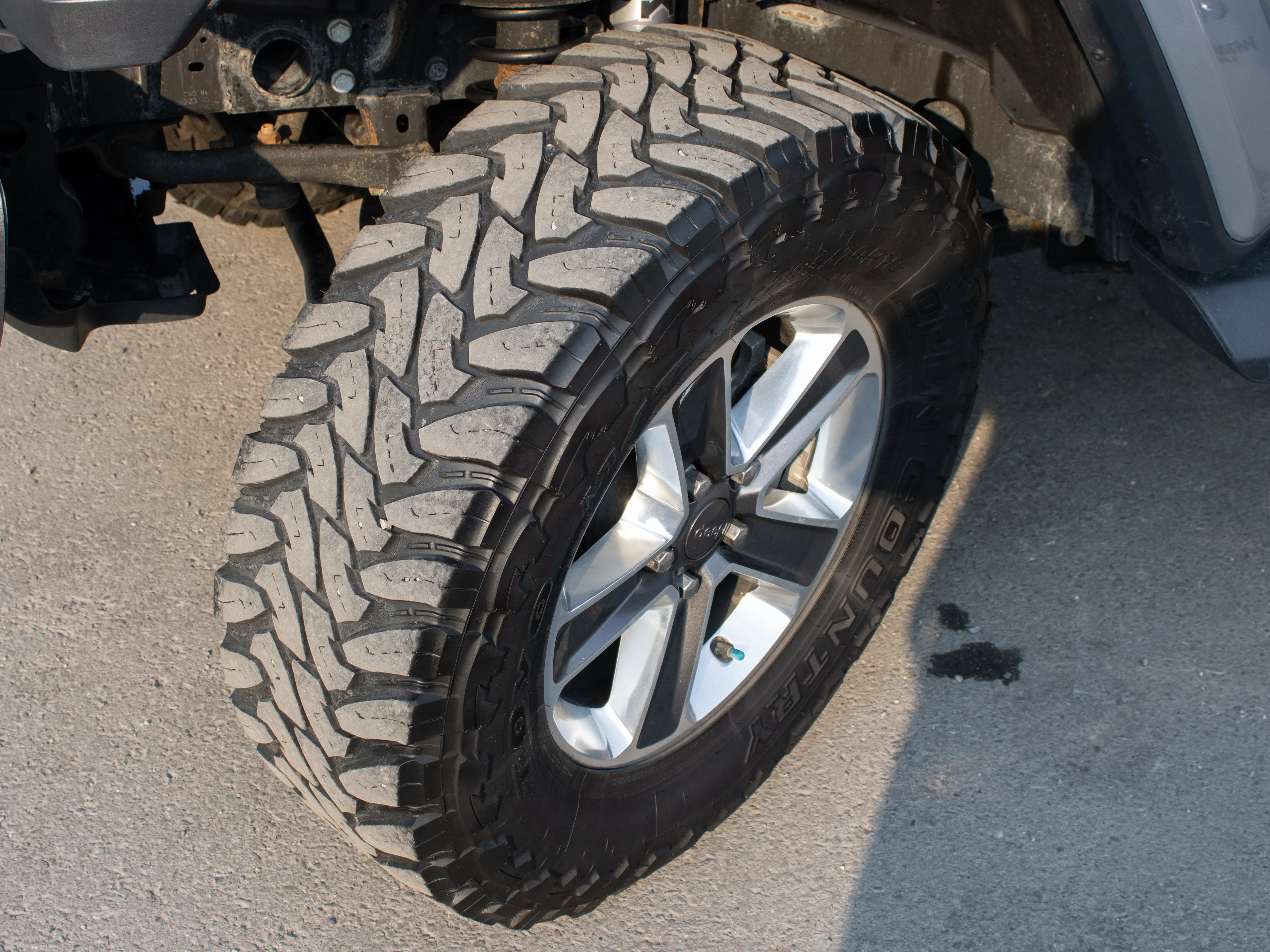 Used 2018 Grey Jeep Sahara* | Leather Seats | Heated Seats & Steering Wheel | 8.4 Navigation | Alpine Premium Audio | image 11