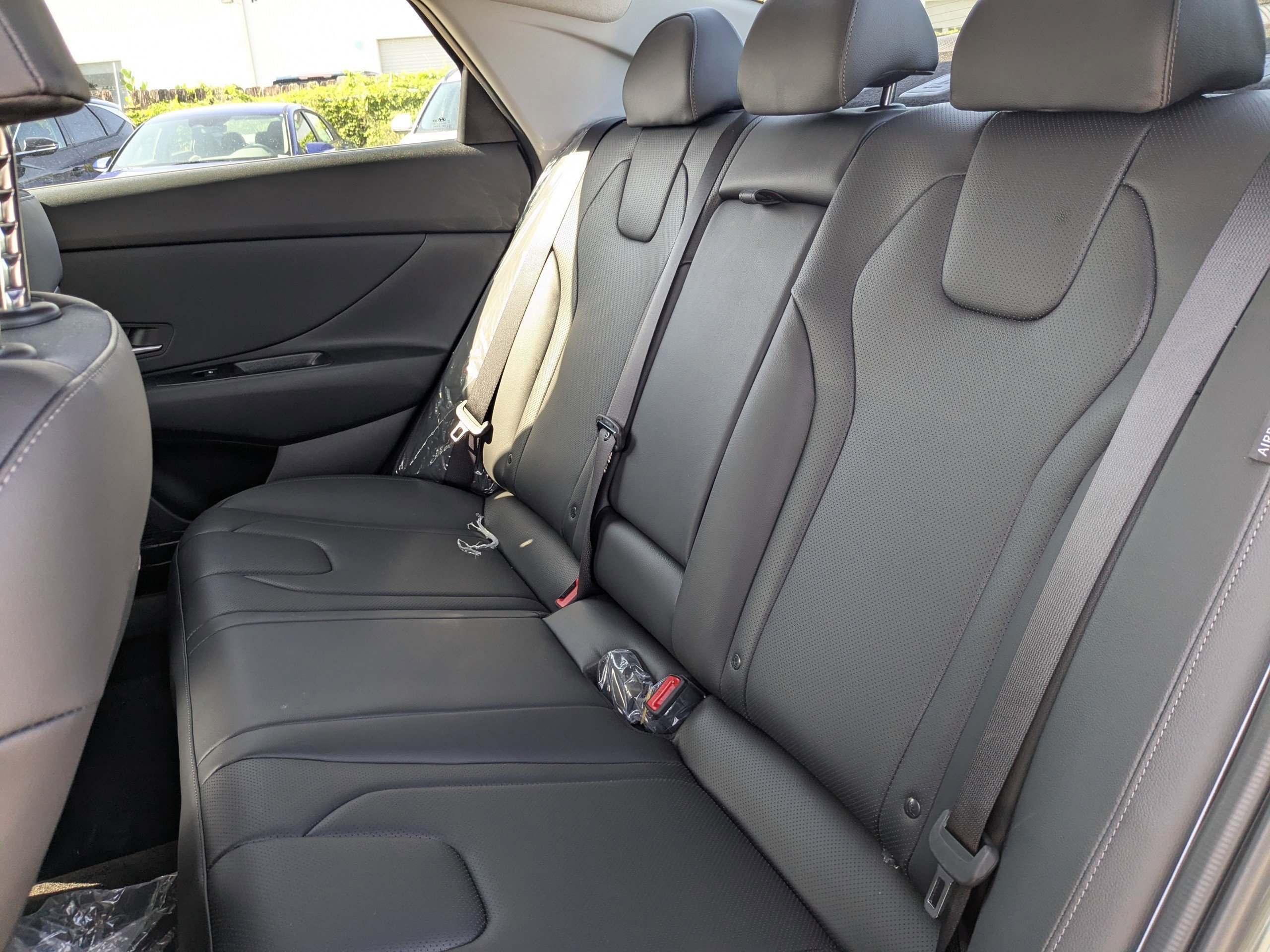 2025 Hyundai Elantra Limited - Photo 16