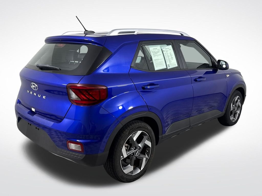 2024 Hyundai Venue Limited - Photo 3