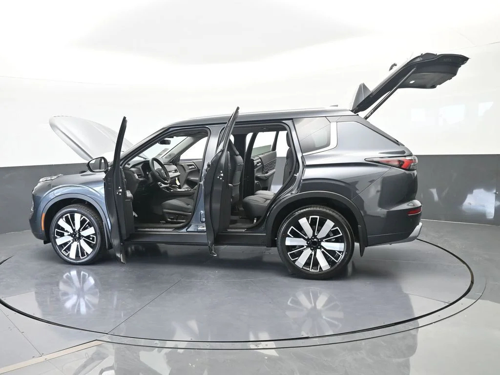 New 2026 Gray Mitsubishi SEL image 84