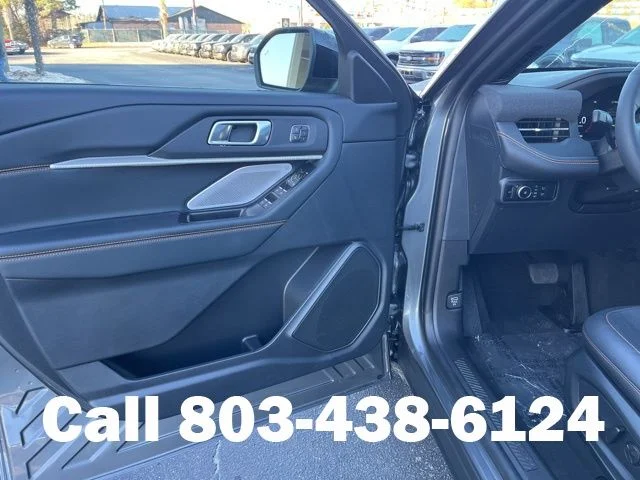 New 2026 Carbonized Gray Metallic Ford Tremor® image 4