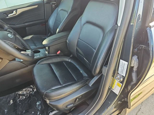 Used 2022 Blue Ford SEL image 15