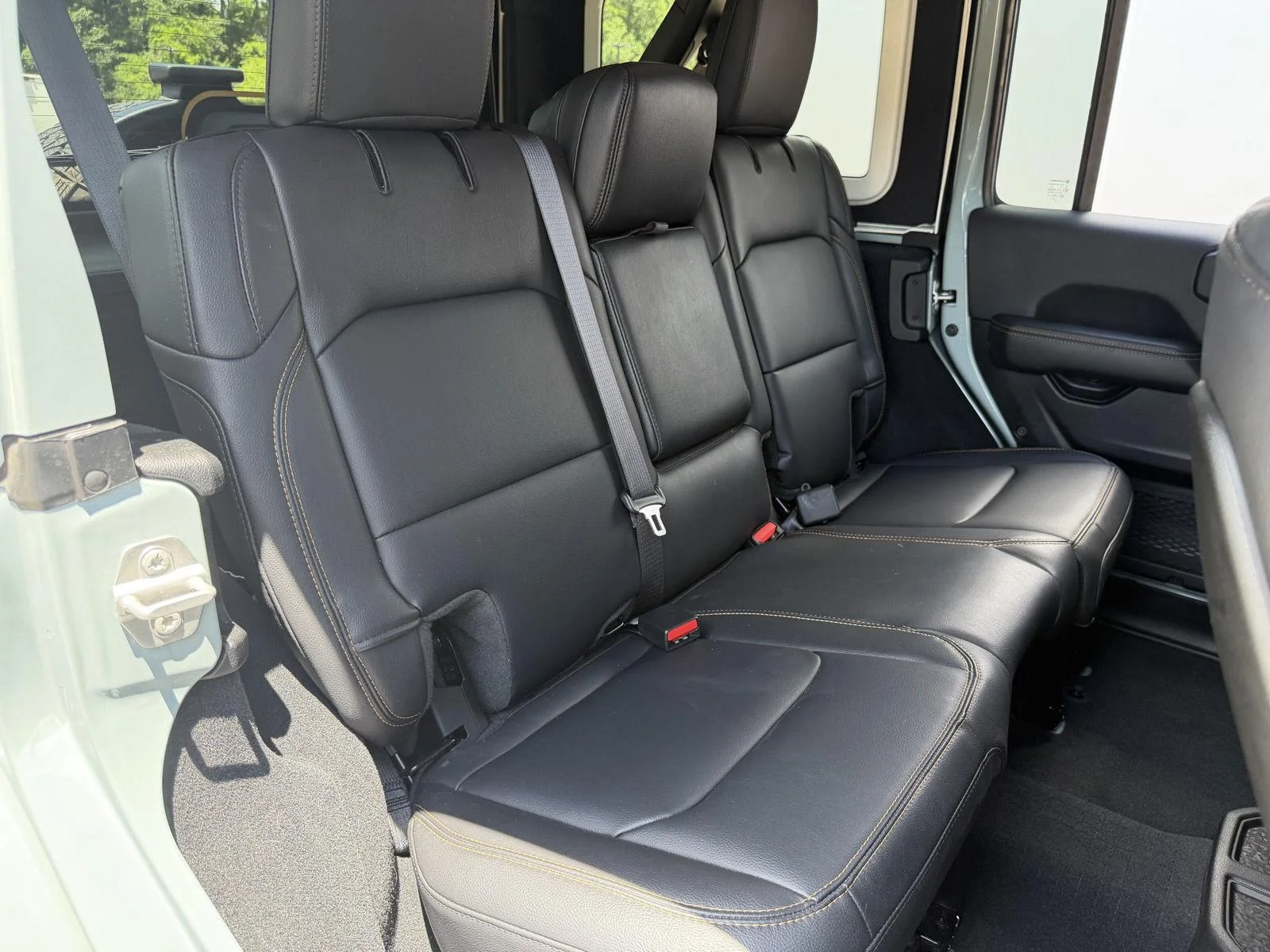 Used 2024 Earl Clearcoat Jeep Sahara image 17